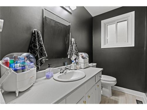 2396 Lyford Lane, Burlington, ON - Indoor Photo Showing Bathroom