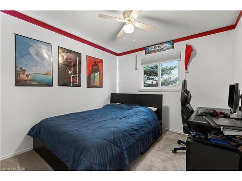 2396 Lyford Lane, Burlington, ON - Indoor Photo Showing Bedroom