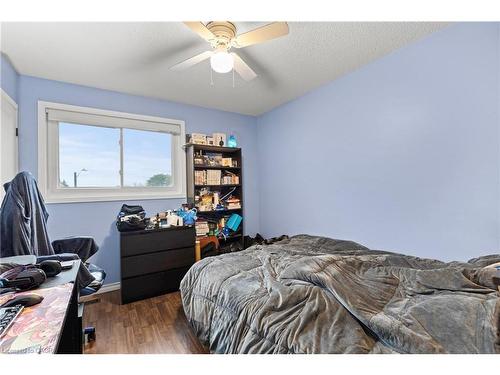 2396 Lyford Lane, Burlington, ON - Indoor Photo Showing Bedroom