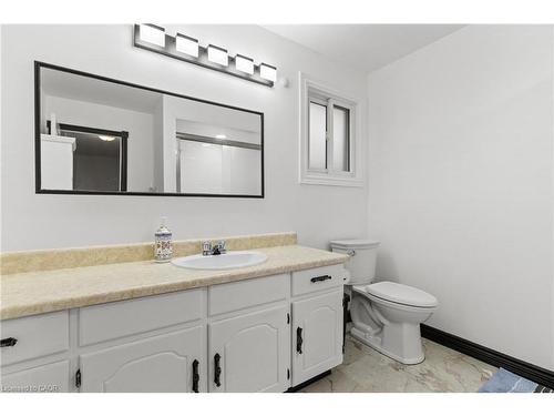 2396 Lyford Lane, Burlington, ON - Indoor Photo Showing Bathroom