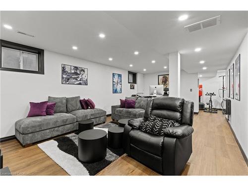 2396 Lyford Lane, Burlington, ON - Indoor Photo Showing Living Room