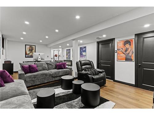 2396 Lyford Lane, Burlington, ON - Indoor Photo Showing Living Room