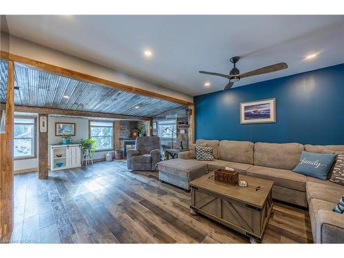 220 King Hiram Street, Ingersoll, ON - Indoor Photo Showing Living Room