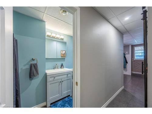 220 King Hiram Street, Ingersoll, ON - Indoor Photo Showing Bathroom