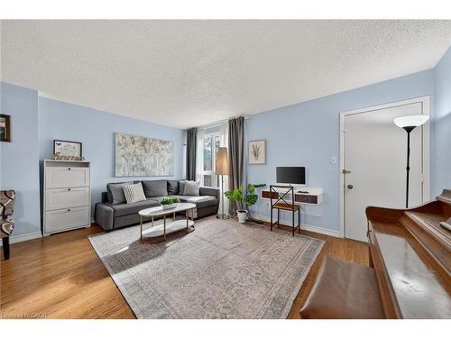 83 Fonthill Road, Hamilton, ON - Indoor Photo Showing Living Room