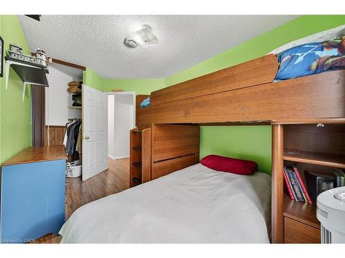 83 Fonthill Road, Hamilton, ON - Indoor Photo Showing Bedroom