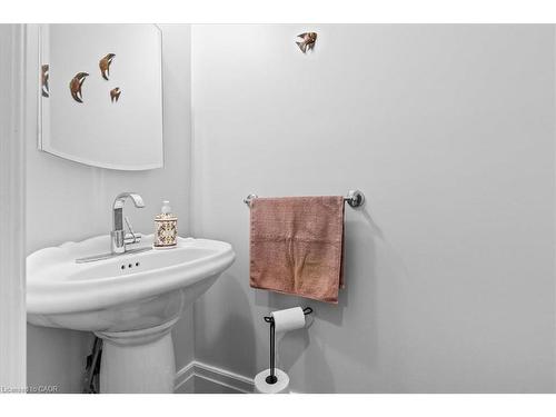 15 Glasgow Street, Kitchener, ON - Indoor Photo Showing Bathroom