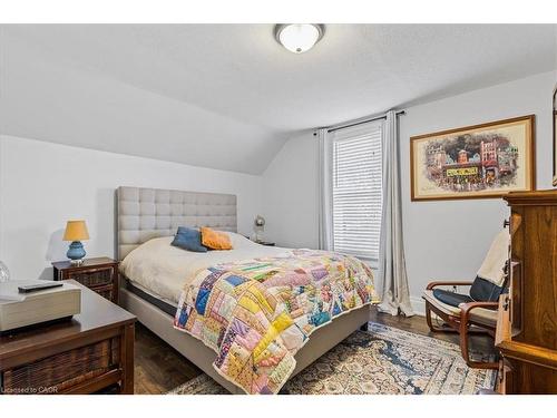 15 Glasgow Street, Kitchener, ON - Indoor Photo Showing Bedroom