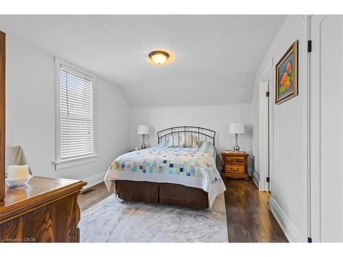 15 Glasgow Street, Kitchener, ON - Indoor Photo Showing Bedroom