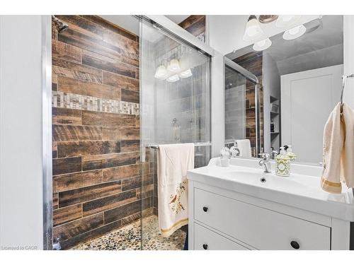 15 Glasgow Street, Kitchener, ON - Indoor Photo Showing Bathroom