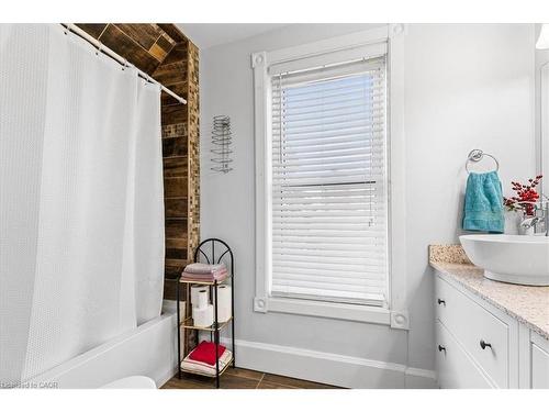 15 Glasgow Street, Kitchener, ON - Indoor Photo Showing Bathroom