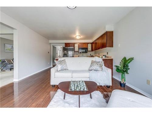 1157 Charminster Crescent, Mississauga, ON - Indoor Photo Showing Living Room