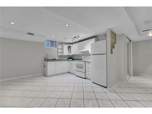1157 Charminster Crescent, Mississauga, ON - Indoor Photo Showing Kitchen