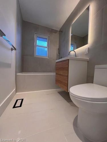 1-286 East 45Th Street, Hamilton, ON - Indoor Photo Showing Bathroom