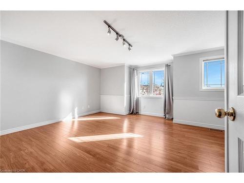 664 Brandenburg Boulevard, Waterloo, ON - Indoor Photo Showing Other Room