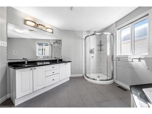 664 Brandenburg Boulevard, Waterloo, ON - Indoor Photo Showing Bathroom