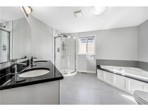 664 Brandenburg Boulevard, Waterloo, ON - Indoor Photo Showing Bathroom