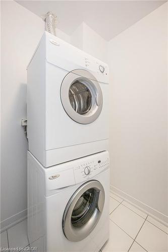 206-85 Duke Street W, Kitchener, ON - Indoor Photo Showing Laundry Room