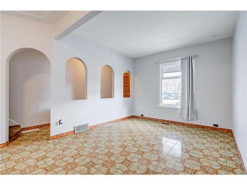 53 Sherman Avenue N, Hamilton, ON - Indoor Photo Showing Other Room