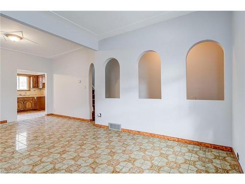 53 Sherman Avenue N, Hamilton, ON - Indoor Photo Showing Other Room