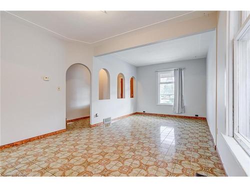 53 Sherman Avenue N, Hamilton, ON - Indoor Photo Showing Other Room