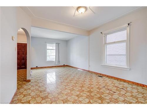 53 Sherman Avenue N, Hamilton, ON - Indoor Photo Showing Other Room