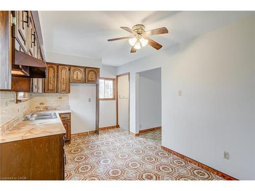 53 Sherman Avenue N, Hamilton, ON - Indoor Photo Showing Kitchen
