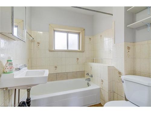 53 Sherman Avenue N, Hamilton, ON - Indoor Photo Showing Bathroom