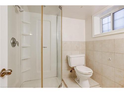 53 Sherman Avenue N, Hamilton, ON - Indoor Photo Showing Bathroom