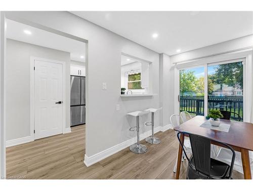 2258 Manchester Drive, Burlington, ON - Indoor Photo Showing Dining Room