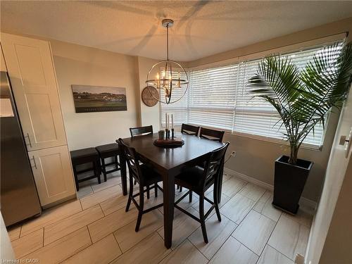 111-200 Jamieson Parkway, Cambridge, ON - Indoor Photo Showing Dining Room