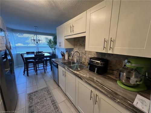 111-200 Jamieson Parkway, Cambridge, ON - Indoor Photo Showing Kitchen With Double Sink
