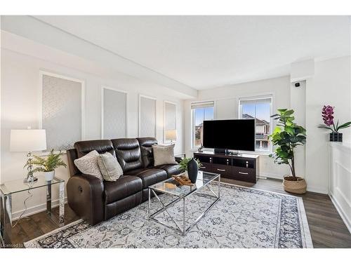 12 Crafter Crescent, Stoney Creek, ON - Indoor Photo Showing Living Room