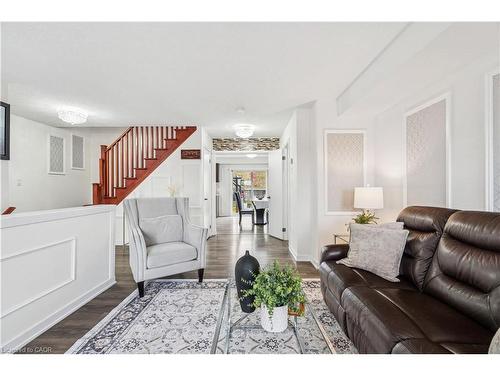 12 Crafter Crescent, Stoney Creek, ON - Indoor Photo Showing Living Room