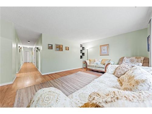 152 Kinzie Avenue, Kitchener, ON - Indoor Photo Showing Other Room