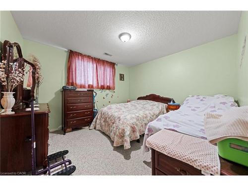 152 Kinzie Avenue, Kitchener, ON - Indoor Photo Showing Bedroom