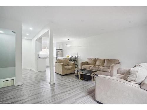 12-36 Greendale Drive, Hamilton, ON - Indoor Photo Showing Living Room