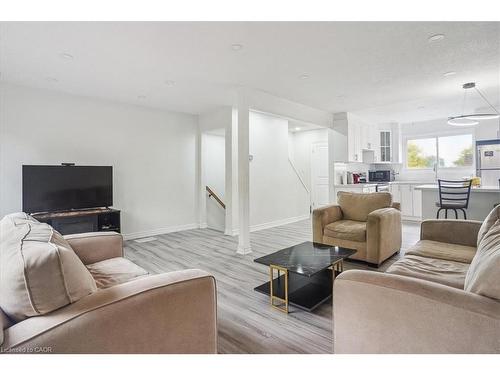 12-36 Greendale Drive, Hamilton, ON - Indoor Photo Showing Living Room
