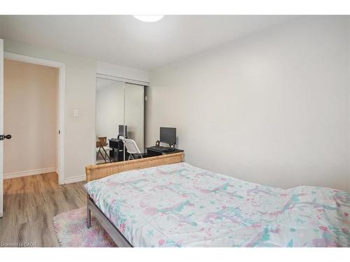 12-36 Greendale Drive, Hamilton, ON - Indoor Photo Showing Bedroom