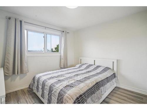 12-36 Greendale Drive, Hamilton, ON - Indoor Photo Showing Bedroom