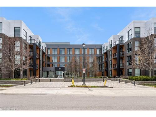 301-150 Sabina Drive  Oakville, ON L6H 0W3