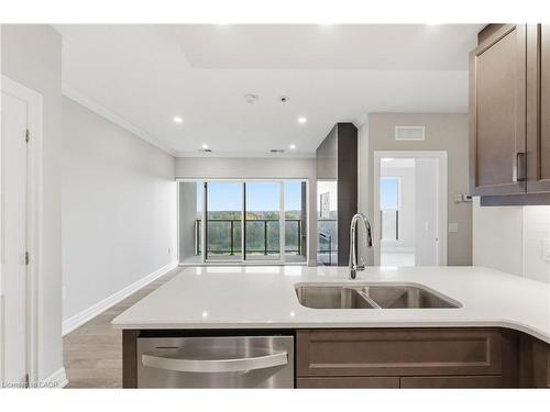 814-1878 Gordon Street, Guelph, ON - Indoor Photo Showing Kitchen With Double Sink