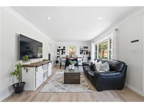 1822 Spragues Road, Ayr, ON - Indoor Photo Showing Living Room