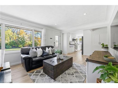 1822 Spragues Road, Ayr, ON - Indoor Photo Showing Living Room