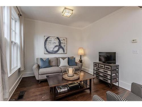 2154 Caroline Street, Burlington, ON - Indoor Photo Showing Living Room