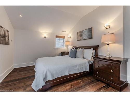 2154 Caroline Street, Burlington, ON - Indoor Photo Showing Bedroom