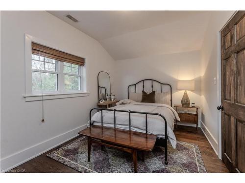 2154 Caroline Street, Burlington, ON - Indoor Photo Showing Bedroom