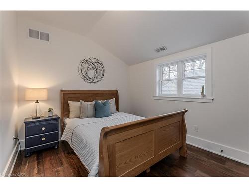 2154 Caroline Street, Burlington, ON - Indoor Photo Showing Bedroom