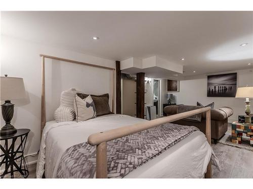 2154 Caroline Street, Burlington, ON - Indoor Photo Showing Bedroom
