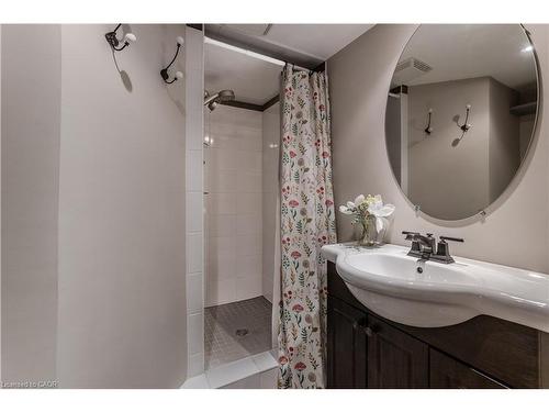 2154 Caroline Street, Burlington, ON - Indoor Photo Showing Bathroom